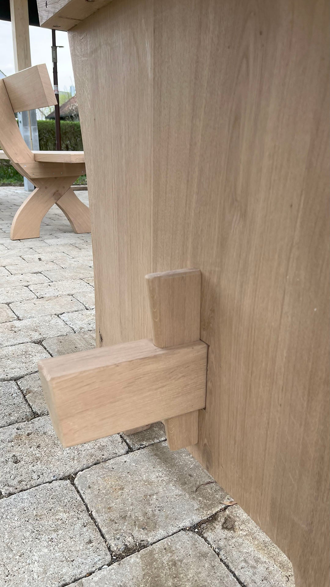 Gartentisch Eiche massiv mit Quersteg und Verkeilung, Länge 2,20m
